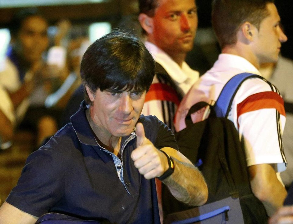 ”Era importante não humilhar os brasileiros”, lembra Joachim Löw Joachim Löw acena durante a Copa do Mundo de 2014: técnico se preocupou com o clima de luto que o 7 a 1 poderia provocar no Brasil. | Arnd Wiegmann/Reuters