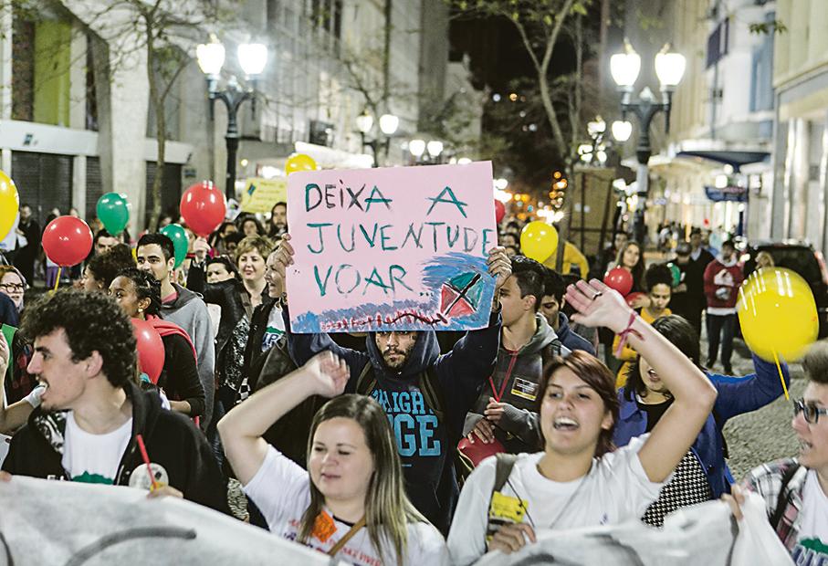 Manifestação terminou com 200 pessoas na Boca Maldita. | Marcelo Andrade/Gazeta do Povo