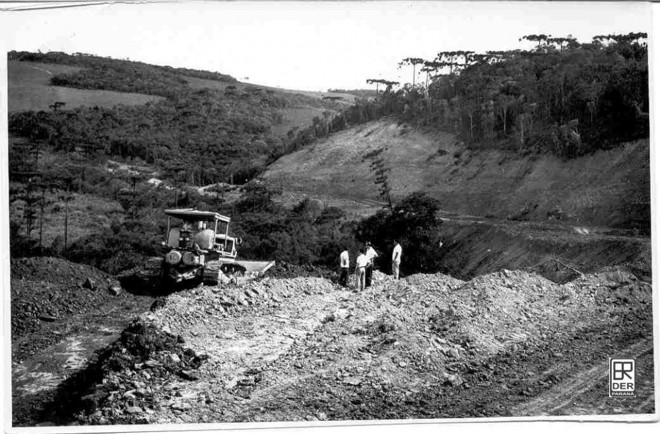 Obra exigiu muita dedicação dos trabalhadores, que precisavam dormir em acampamentos na beira da estrada. |