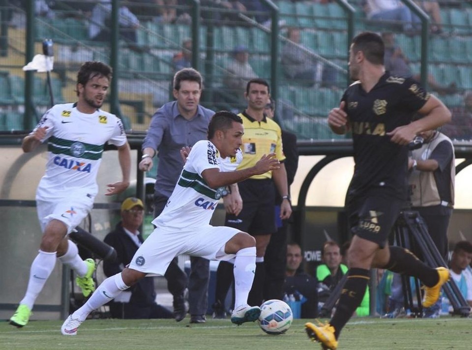 Meia Esquerdinha foi um dos que cobraram mais pontaria do Coritiba após empate com o Figueirense. | Coritiba/