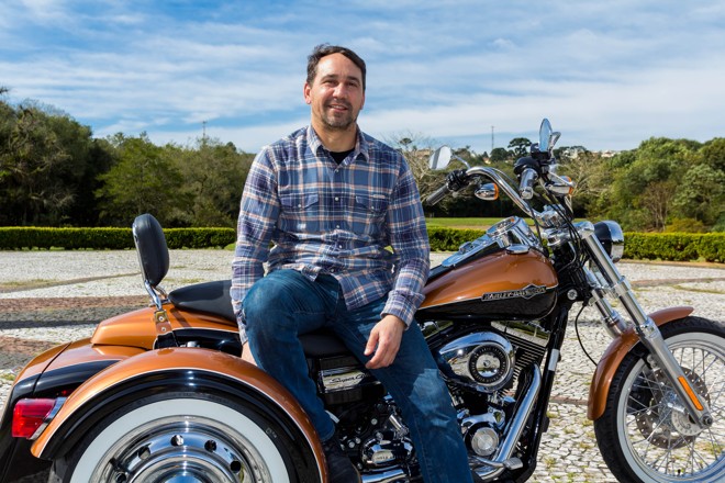 O customizador Celio Dobrucki, responsável pelo projeto do trike motorizado. | Fabiano Guma/Divulgação