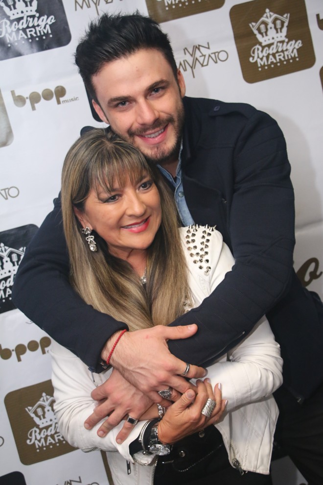 A sempre alto-astral Yumi Okamura foi conferir o show do sertanejo Rodrigo Marim quinta-feira na Shed Western Bar | Foto: Fernando Smak