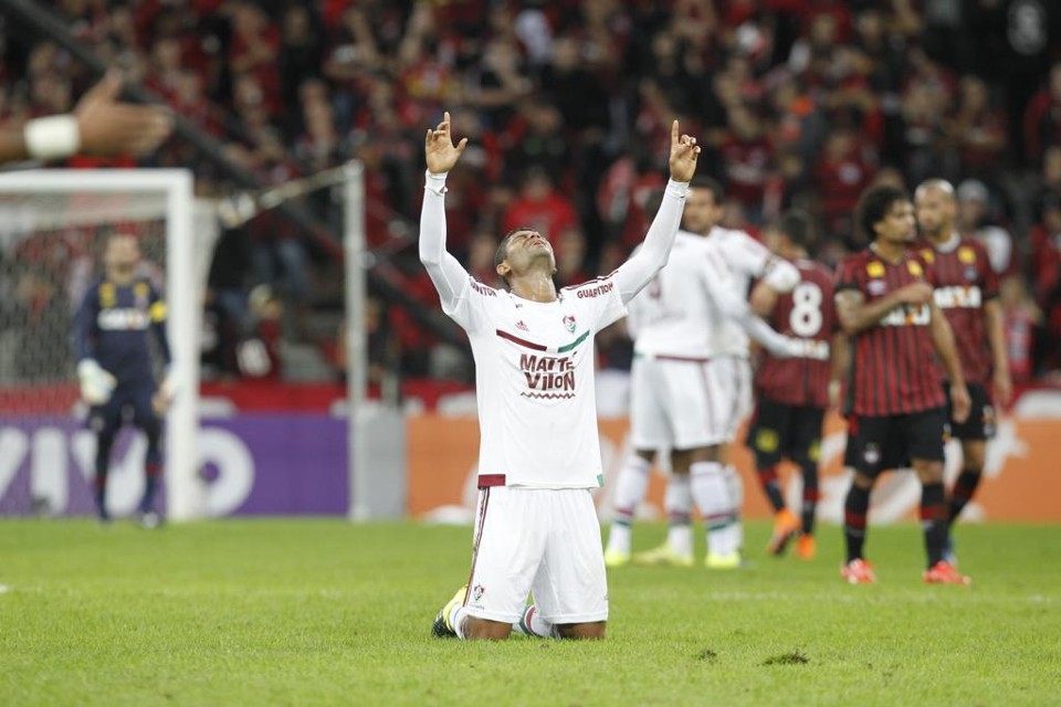 Fred comemora gol que garantiu a vitória carioca, para desespero dos atleticanos | Albari Rosa/Gazeta do Povo