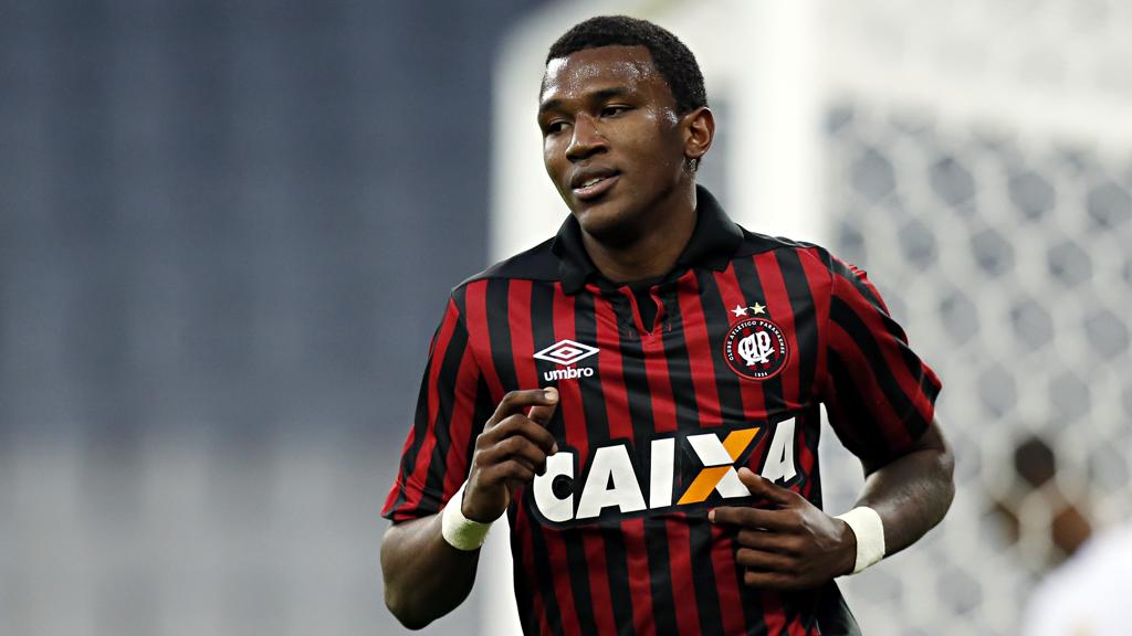 Douglas Coutinho não joga há quatro partidas pelo Atlético. | Albari Rosa/Gazeta do Povo