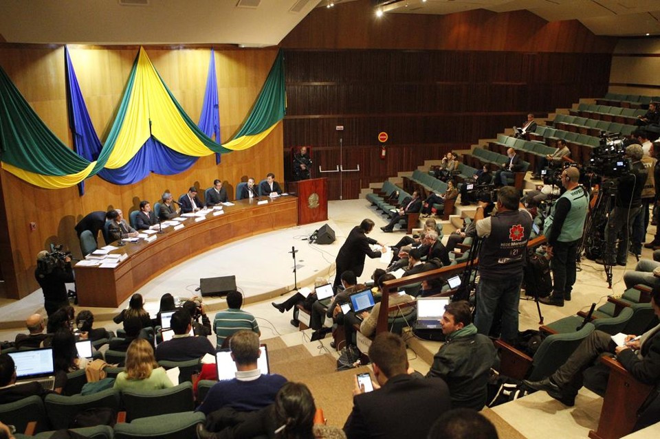 Sessão da CPI em Curitiba, no mês de maio: perguntas não têm qualquer relação com a investigação. | Jonathan Campos/Gazeta do Povo