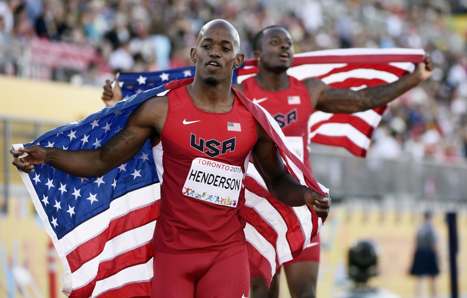 Jeffery Henderson saltou 8m54 e ficou 0m27 na frente de seu compatriota Marquise Goodwin (na foto, ao fundo) | John David Mercer/USA Today Sports