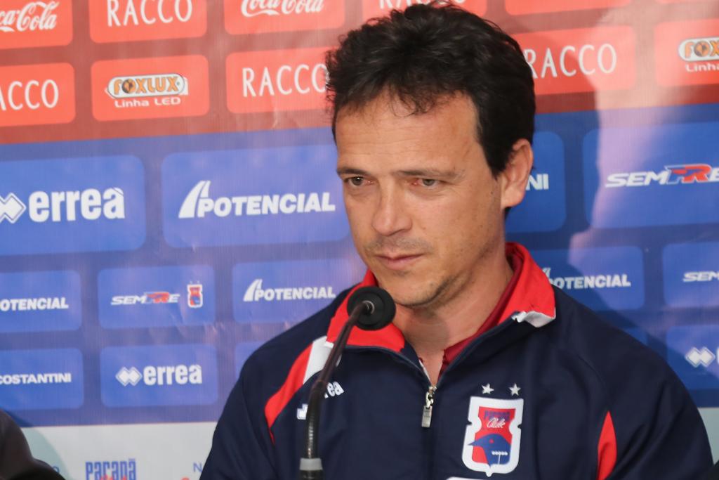 Novo técnico do Paraná, Fernando Diniz, tenta alavancar o time na Segunda Divisão. | Ivonaldo Alexandre/Gazeta do Povo