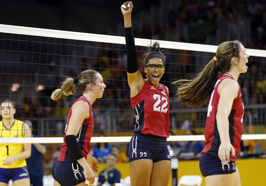 Brasil não conseguiu acompanhar o ritmo da seleção dos EUA e perdeu por 3 sets a 0. | Jeffrey Swinger/USA Today Sports