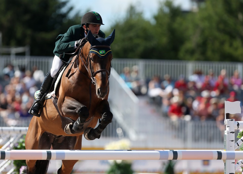 O cavalo Rock’n Roll Semilly, montado pelo brasileiro Modolo Zanotelli, atualmente no Pan de Toronto. A doença é preocupação para o retorno dos animais | Sergio Dutti/Exemplus/COB