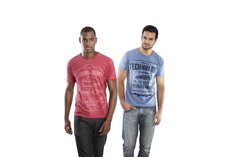 Camisetas estão à venda na loja online da Fiat Fashion. | 