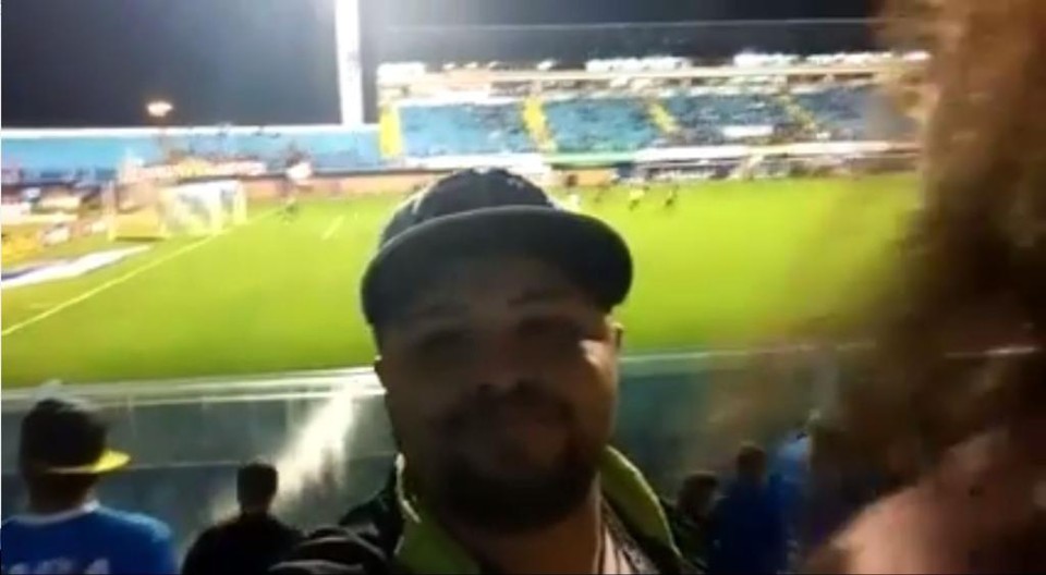 A cara do torcedor do Avaí diz tudo: Weverton defendeu o pênalti. | Reprodução/Facebook