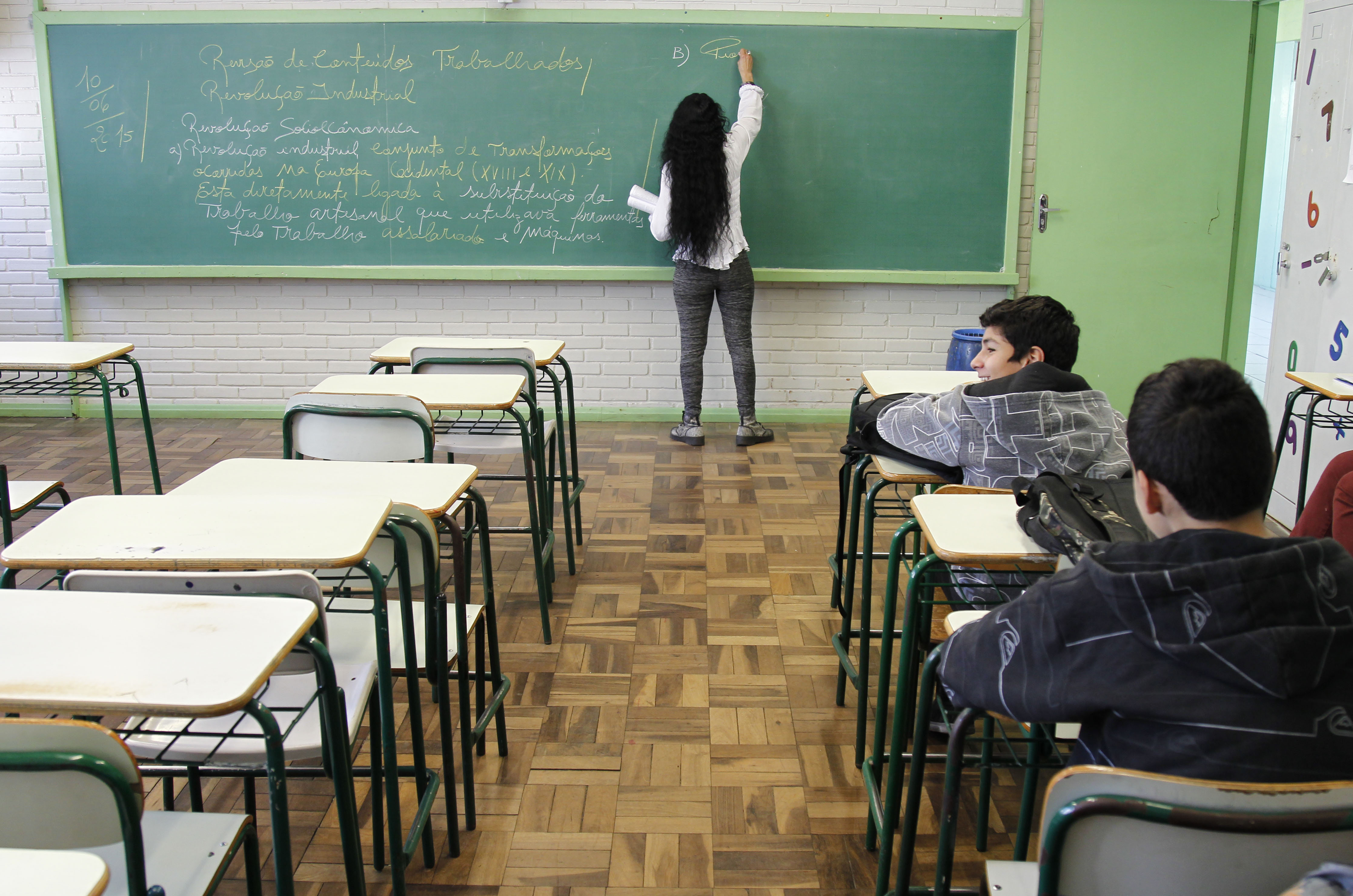 Além do salário, a possibilidade de perda de direitos conquistados também motivou professores de vários estados a entrarem em greve. | Jonathan Campos/Gazeta do Povo