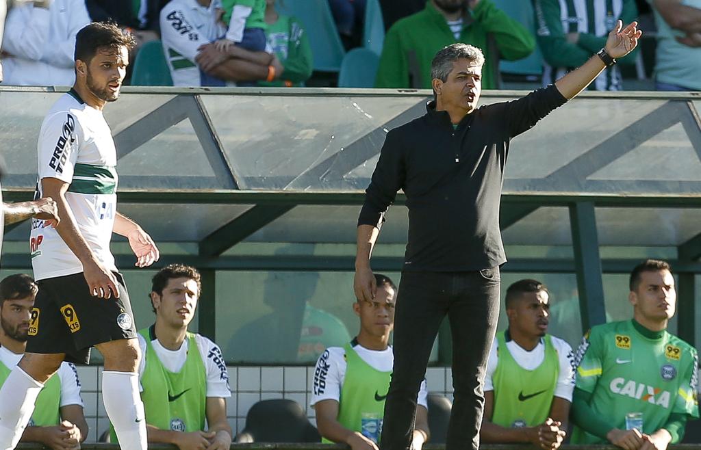 Técnico Ney Franco garante que Coritiba já evoluiu, mas ainda tem ajustes para fazer. | Hugo Harada/Gazeta do Povo