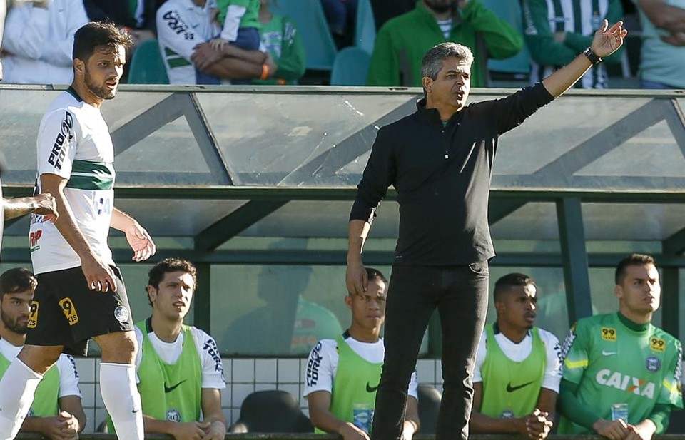 Técnico Ney Franco garante que Coritiba já evoluiu, mas ainda tem ajustes para fazer. | Hugo Harada/Gazeta do Povo