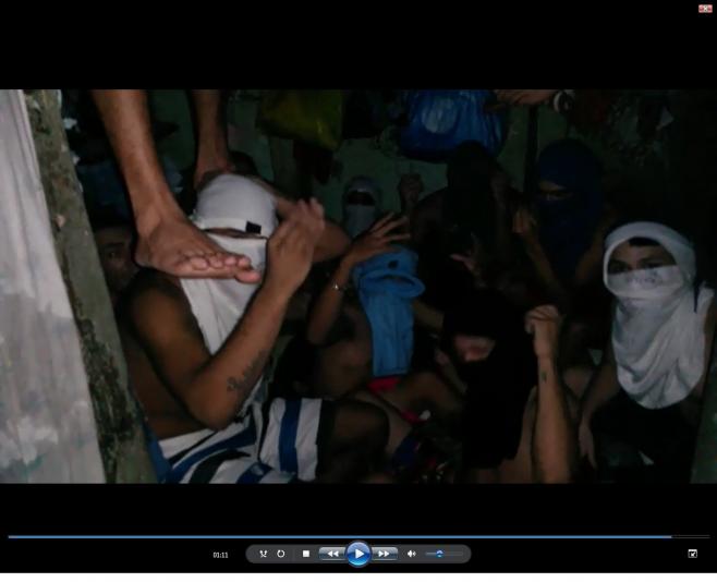 Presos gravaram vídeos, tiraram fotos e enviaram material, pelo celular, denunciando as condições da carceragem. | Reprodução/