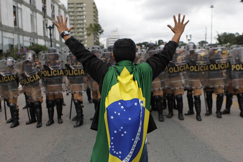 Protesto no dia 29 de abril, quando a lei foi aprovada na Assembleia. | Jonathan Campos/Gazeta do Povo