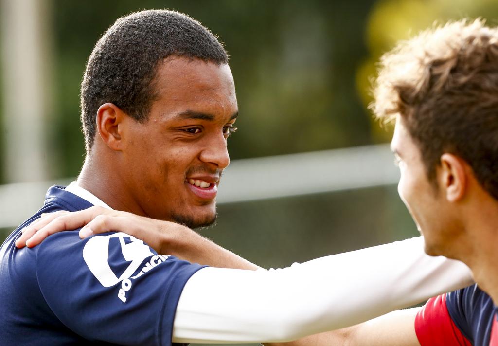 O zagueiro Luiz Felipe cobra atenção do Paraná nos lances de bola parada do Criciúma: “não pode desligar”. | Hugo Harada/Gazeta do Povo