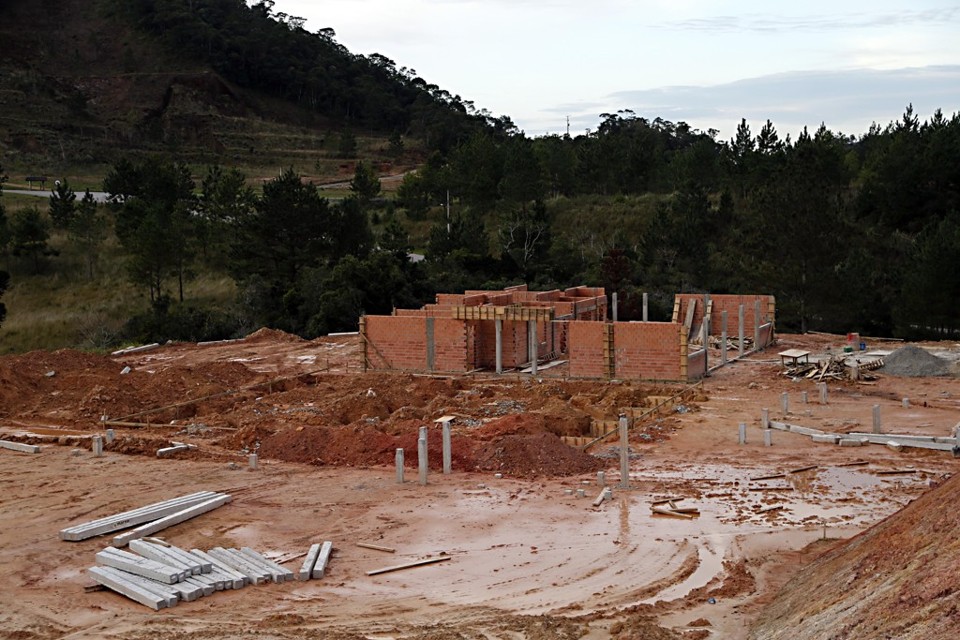 Escola Ribeirão Grande, em Campina Grande do Sul, é uma das obras da Valor Construtora que foram suspensas a pedido do TC. | Albari Rosa/Gazeta do Povo