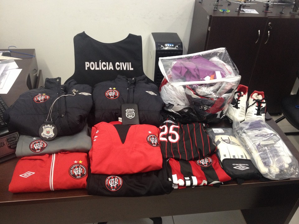 Polícia Civil apreendeu material esportivo do Atlético com funcionários e ex-funcionários do clube. | Divulgação/Polícia Civil