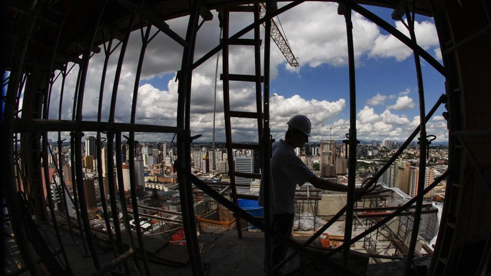 Construção civil é o setor que mais demitiu diplomados até maio: engenheiros são as maiores vítimas. | Daniel Castellano/Gazeta do Povo