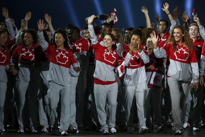 Atletas canadenses acenam para sua torcida durante a abertura do Pan. | Rob Schumacher/USA Today Sports