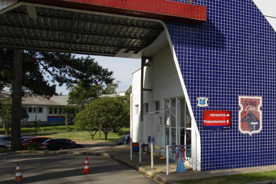 Fachada do Ninho da Gralha, onde treinam os jogadores das categorias de base do Paraná. | Daniel Castellano/Gazeta do Povo