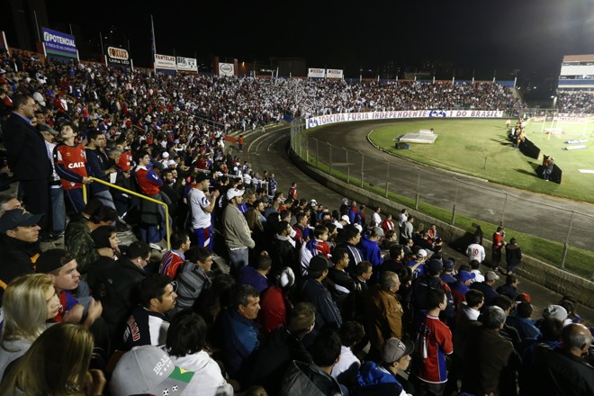 Torcida do Paraná voltou a comparecer em grande número na Vila Capanema. | Hugo Harada/Gazeta do Povo