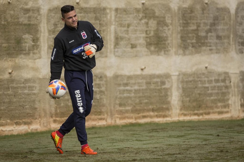 Goleiro Felipe Alves, ex-Audax, treinava no Ressaca FC, time de amigos. | Marcelo Andrade/Gazeta do Povo