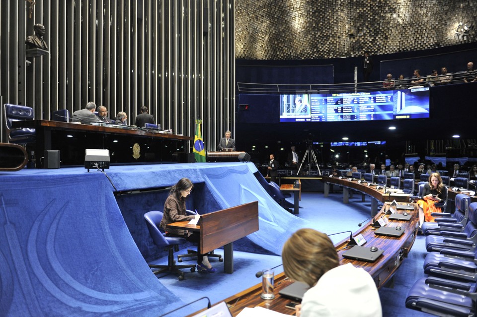 Com o governo tendo dificuldade para manter a base, aliados se juntaram à oposição durante a votação do mínimo. | Waldemir Barreto
/Agência Senado