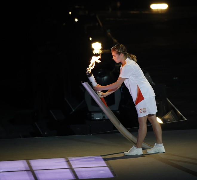 Faith Zacharias com a tocha dos jogos Pan-Americanos de Toronto. | Orlando Barria/EFE