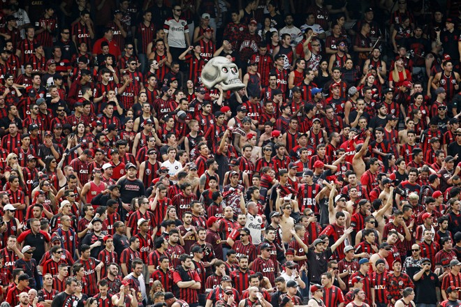 Torcida do Furacão no primeiro jogo na Arena de manhã. | Antônio More/Gazeta do Povo