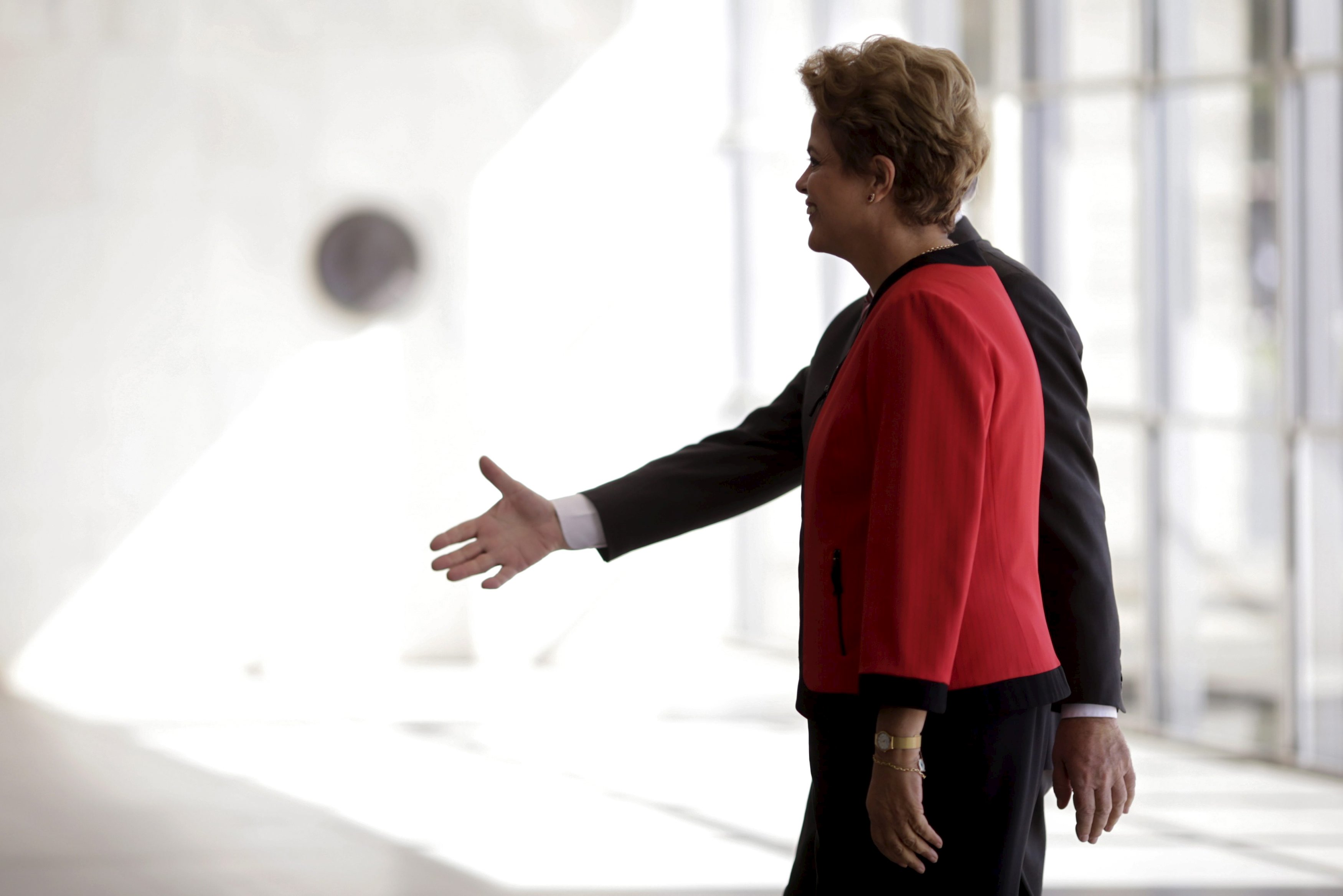 Dilma Rousseff passou a terça-feira (21) reunida com a equipe para fechar os últimos detalhes da defesa. | Ueslei Marcelino/Reuters