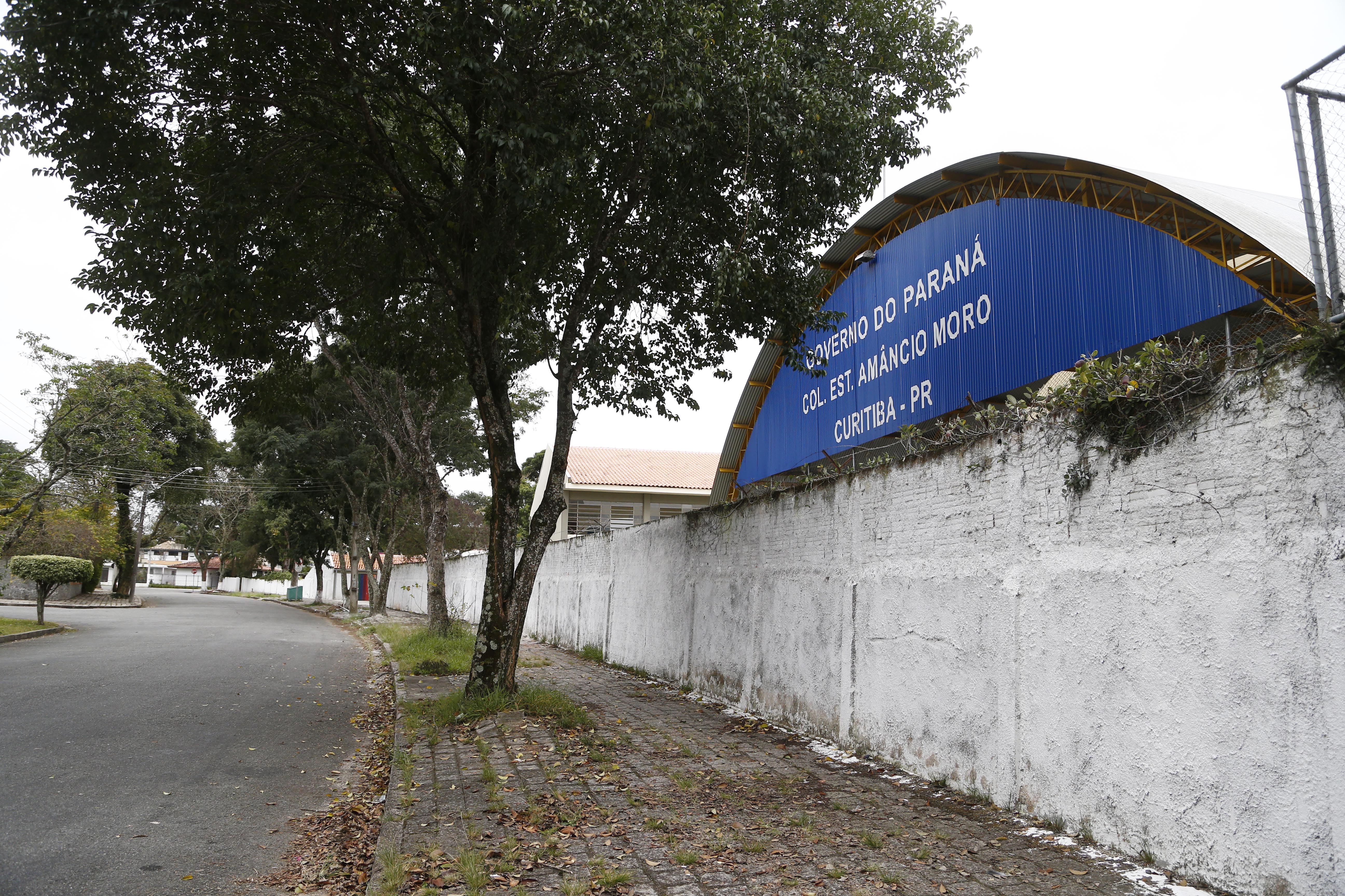 Obra inacabada no Colégio Amâncio Moro foi apresentada como concluída para disputar licitações. | Albari Rosa/Gazeta do Povo