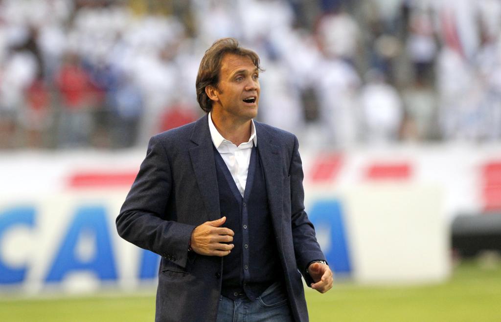 Petkovic na Vila Capanema, comandando o Atlético contra o Paraná, em 2014: técnico volta ao estádio no comando do Criciúma. | Daniel Castellano/Gazeta do Povo