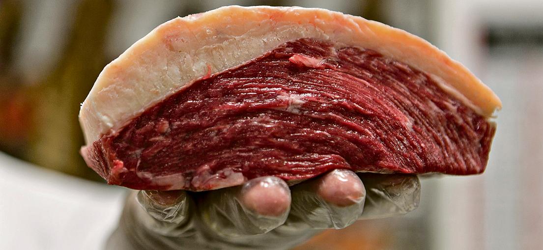 Corte de picanha, a carne mais valorizada no Brasil. Depois de consolidar venda de carne magra para os EUA, Brasil quer vender a mercados restritivos o que tem de melhor. | Marcelo Andrade/Gazeta do Povo