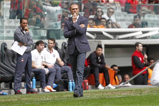 Técnico Milton Mendes ficou satisfeito com o rendimento do Atlético na vitória sobre a Chapecoense. | Antônio More/Gazeta do Povo