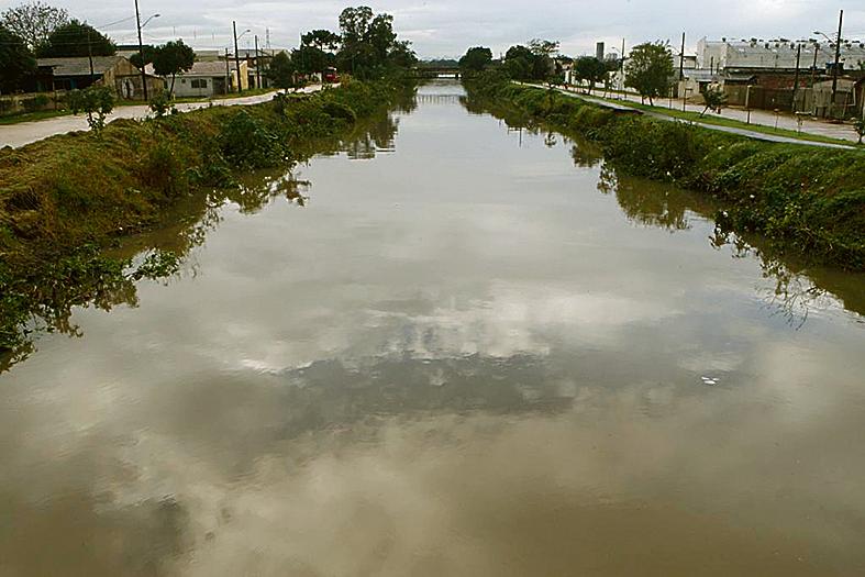 Rios da capital estão subindo, mas com pouco risco de transbordamento. | Aniele Nascimento/Gazeta do Povo
