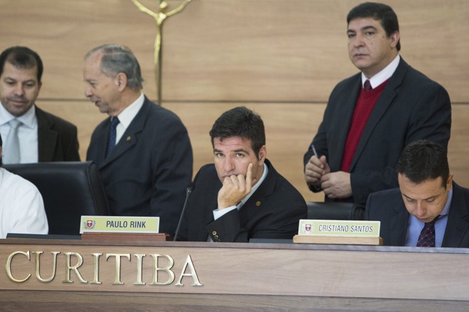 O ex-jogador Paulo Rink (PPS)não parece lá muito animado. | Henry Milleo/Gazeta do Povo