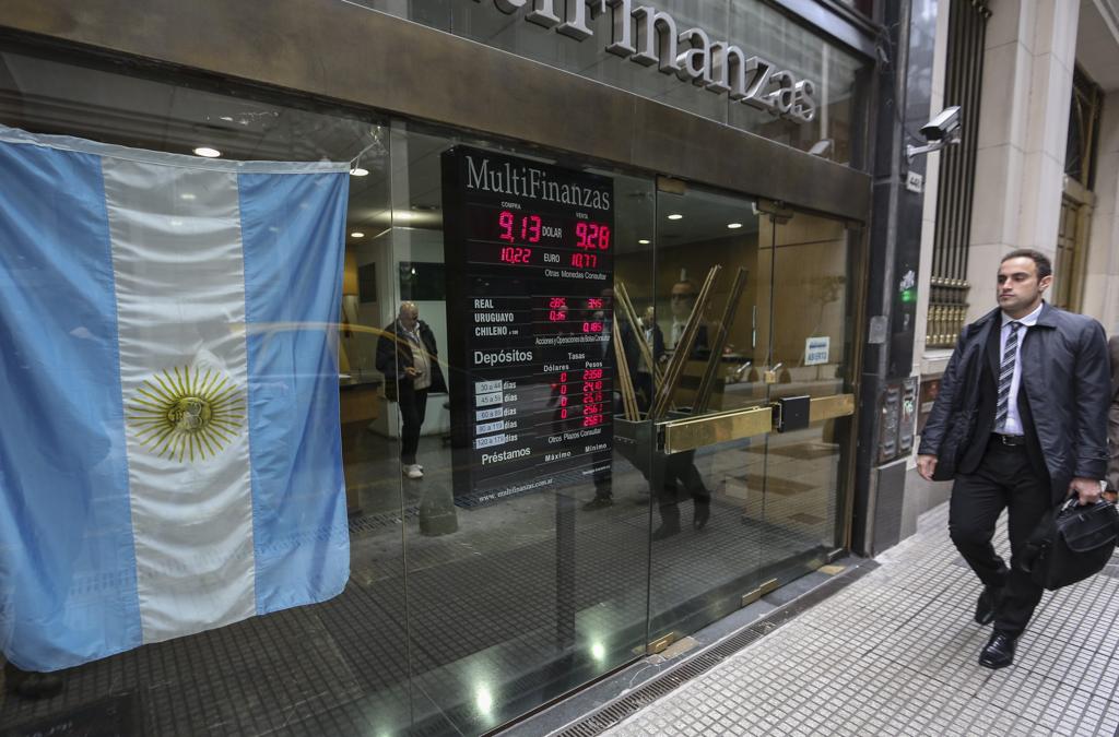 Empresários pedem medidas de ajuste para conter o crescente gasto público e, também, um ajuste do tipo de câmbio | David Fernández/EFE