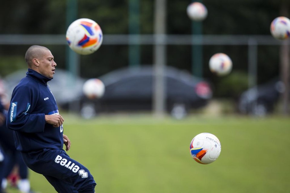 O lateral-direito Danilo Baia não repetiu no Paraná as boas atuações que teve na campanha do título estadual do Operário. | Brunno Covello/Gazeta do Povo