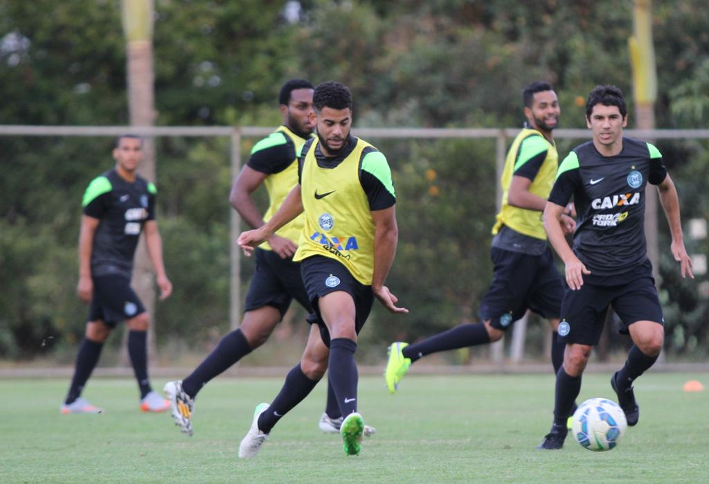 Lateral Henrique durante treino do Coxa em Belo Horizonte. | Divulgação/Coritiba