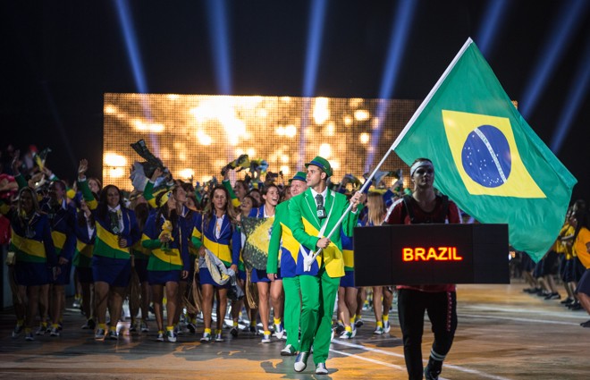 Delegação brasileira durante o desfile de abertura dos jogos. | Jonne Roriz/Exemplus/COB