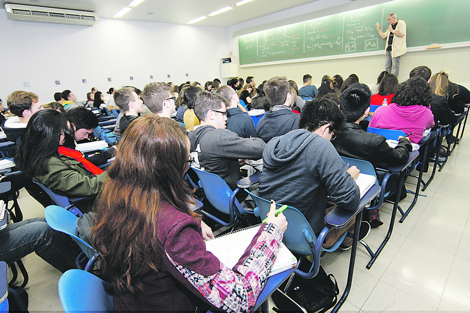 No Curso Positivo, aulas do semiextensivo começaram na segunda-feira (13). | Aniele Nascimento/Gazeta do Povo