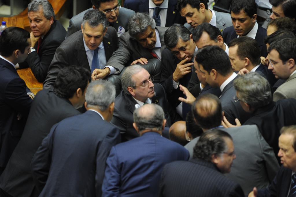 Cunha em meio a deputados: críticas a delator. | J.Batista/Câmara dos Deputados