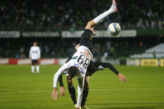 E vai parar no gramado. | Albari Rosa/Gazeta do Povo