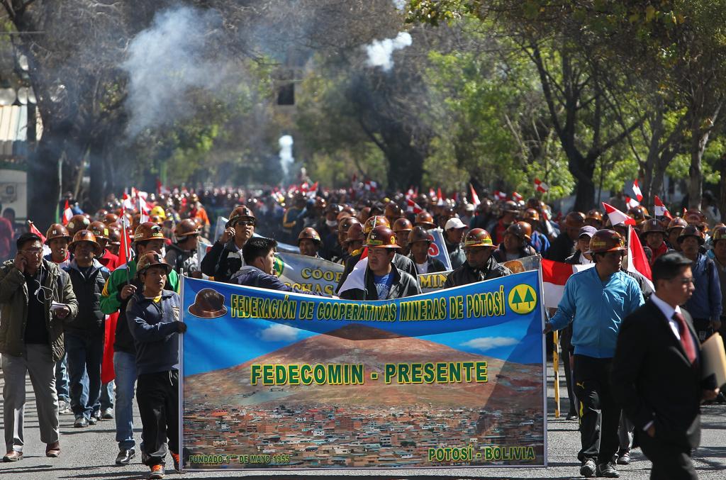 Manifestantes protestam nas ruas de La Paz: greves que tomam conta do país bloqueiam a cidade de Potosí há 17 dias. | Martin Alipaz/EFE