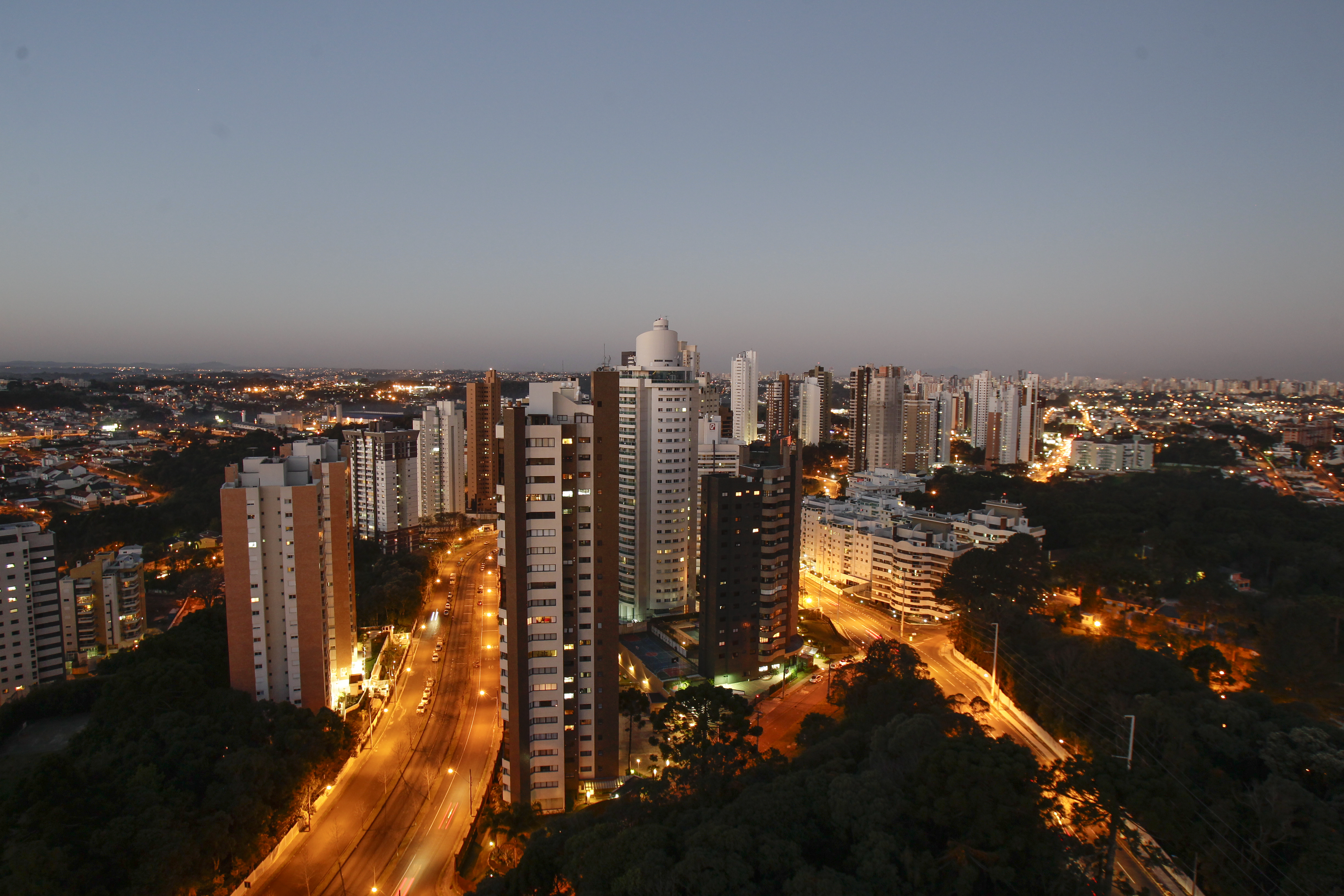 Dispositivo colaboraria para impedir a repetição de construções como os grandes condomínios do Ecoville. Para muitos especialistas, esses empreendimentos são símbolos da exclusão das classes menos abastadas das regiões com melhor infraestrutura. | Daniel Castellano/Gazeta do Povo