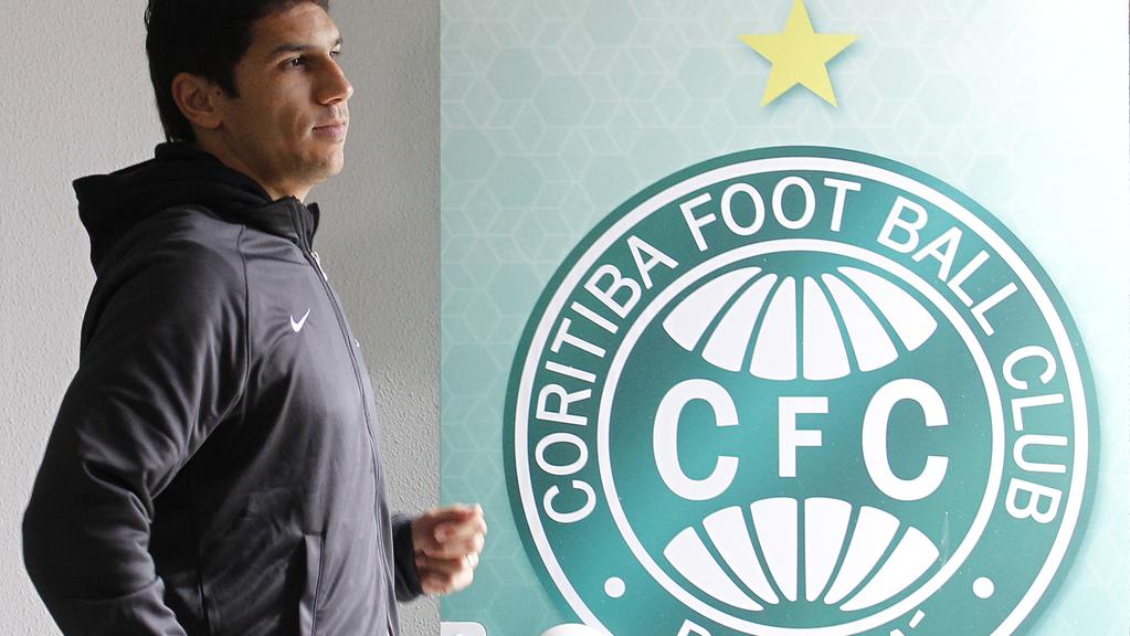 Lúcio Flávio não vê problemas em jogar mais recuado no Coritiba e usa a experiência como trunfo para continuar no time. | Jonathan Campos/Gazeta do Povo