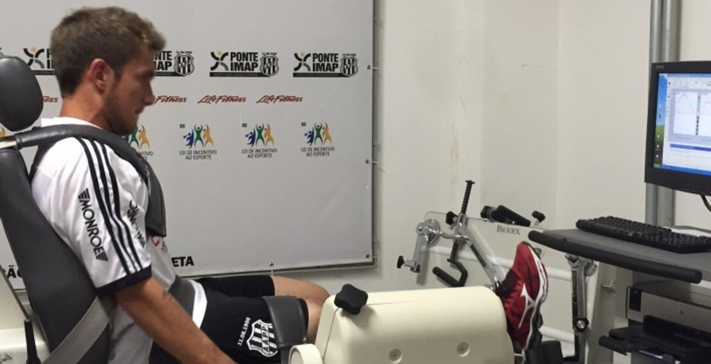 Bady é o segundo jogador do Atlético a trocar o time paranaense pela Ponte Preta: o primeiro foi Felipe. | PontePress/RodrigoCeregatti/