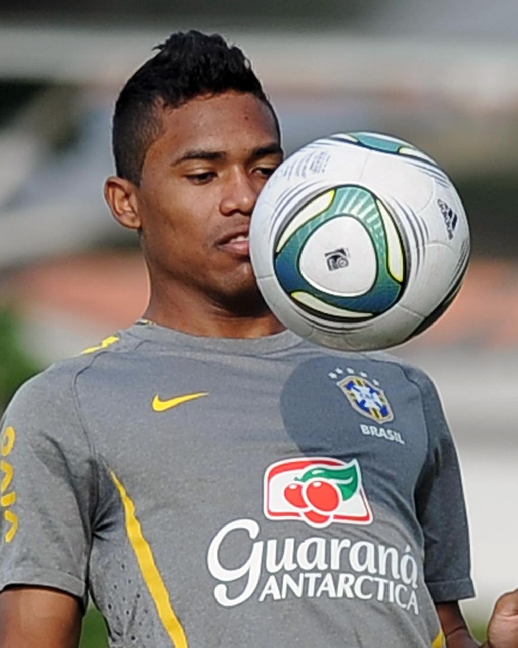 Alex Sandro é alvo de grandes clubes na janela de transferências | Vanderlei Almeida